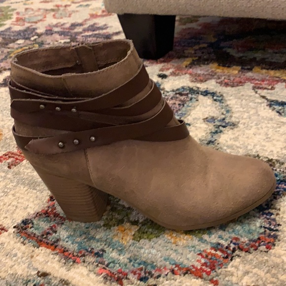 Tan brown booties boots heels western chunky heel Size 9.5 - Picture 12 of 15